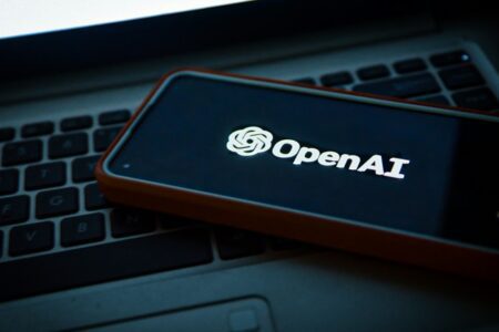 OpenAI 計畫以 1500 億美元估值籌集資金，新 AI 模型「Strawberry」兩週內發布？