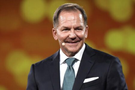 傳奇投資人 Paul Tudor Jones 看多比特幣和黃金，稱「所有的路都通向通膨」